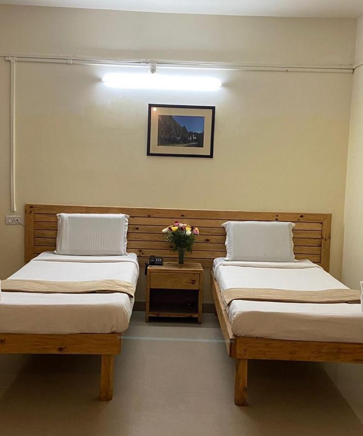 Hotel Travellers Inn Shillong Eksteriør billede
