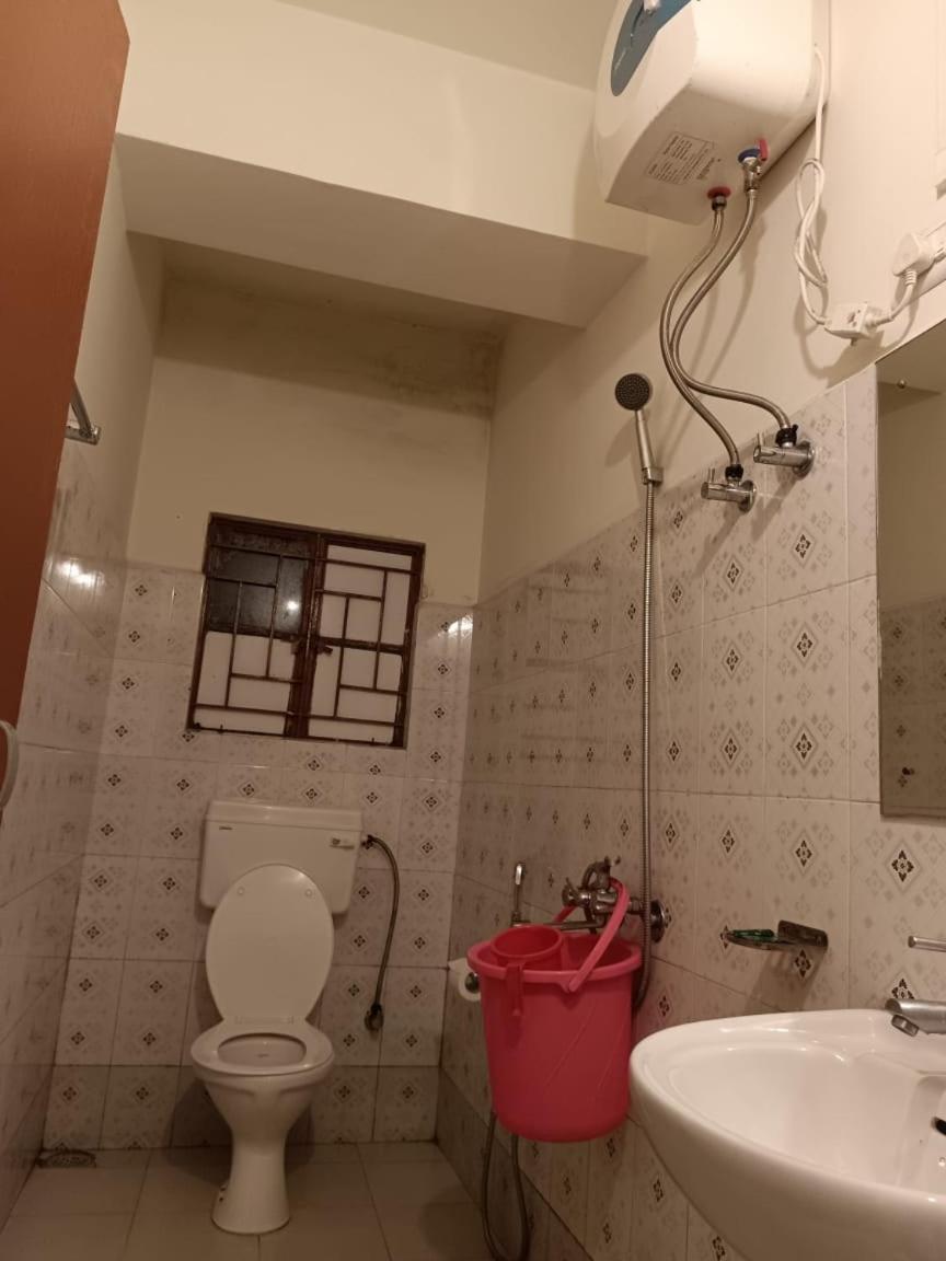 Hotel Travellers Inn Shillong Eksteriør billede