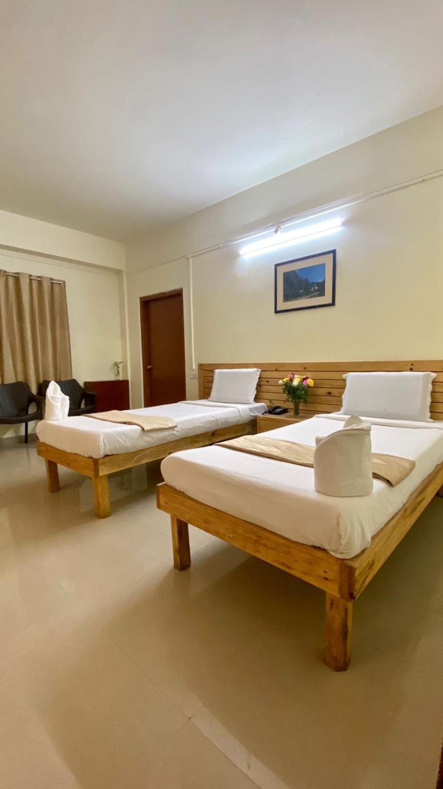 Hotel Travellers Inn Shillong Eksteriør billede
