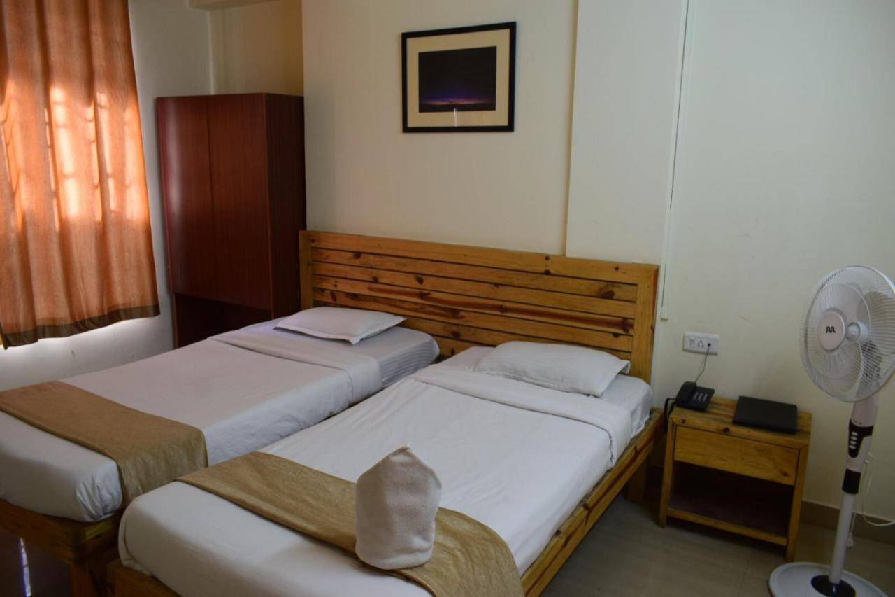 Hotel Travellers Inn Shillong Eksteriør billede